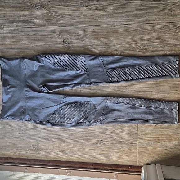 SPANX Metallic Grey Moto Leggings - Picture 3 of 10